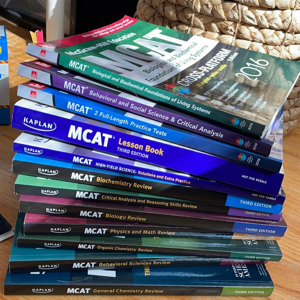 MCAT study books 📚bundle of 12 plus more!